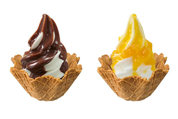 北海道ソフトクリーム（チョコレート・マンゴー）